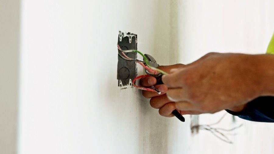 Electrician in Seattle, WA doing work